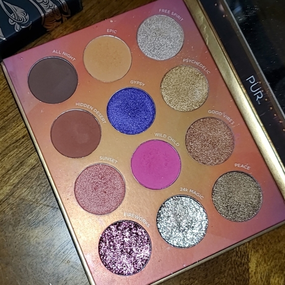 BUNDLE Tarot luminusss eyeshadow pallets - Picture 4 of 10